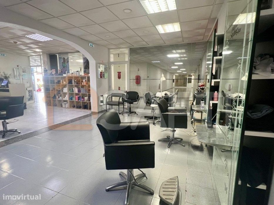 Vende-se espaço comercial raro muito bem localizado