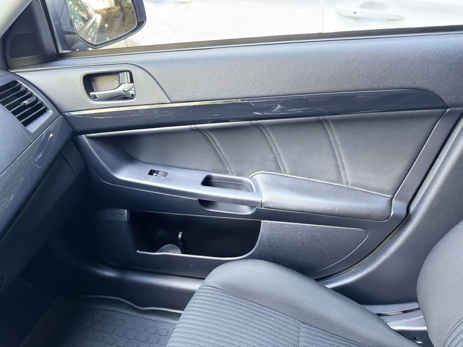 Продам  своє авто  Lancer X (выпуску.  11.2015) в надійні руки)