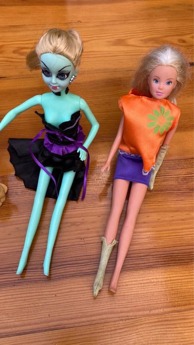 Lote de bonecas estilo Barbie com roupas e acessórios