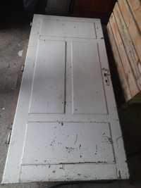 Zabytkowe drewniane drzwi