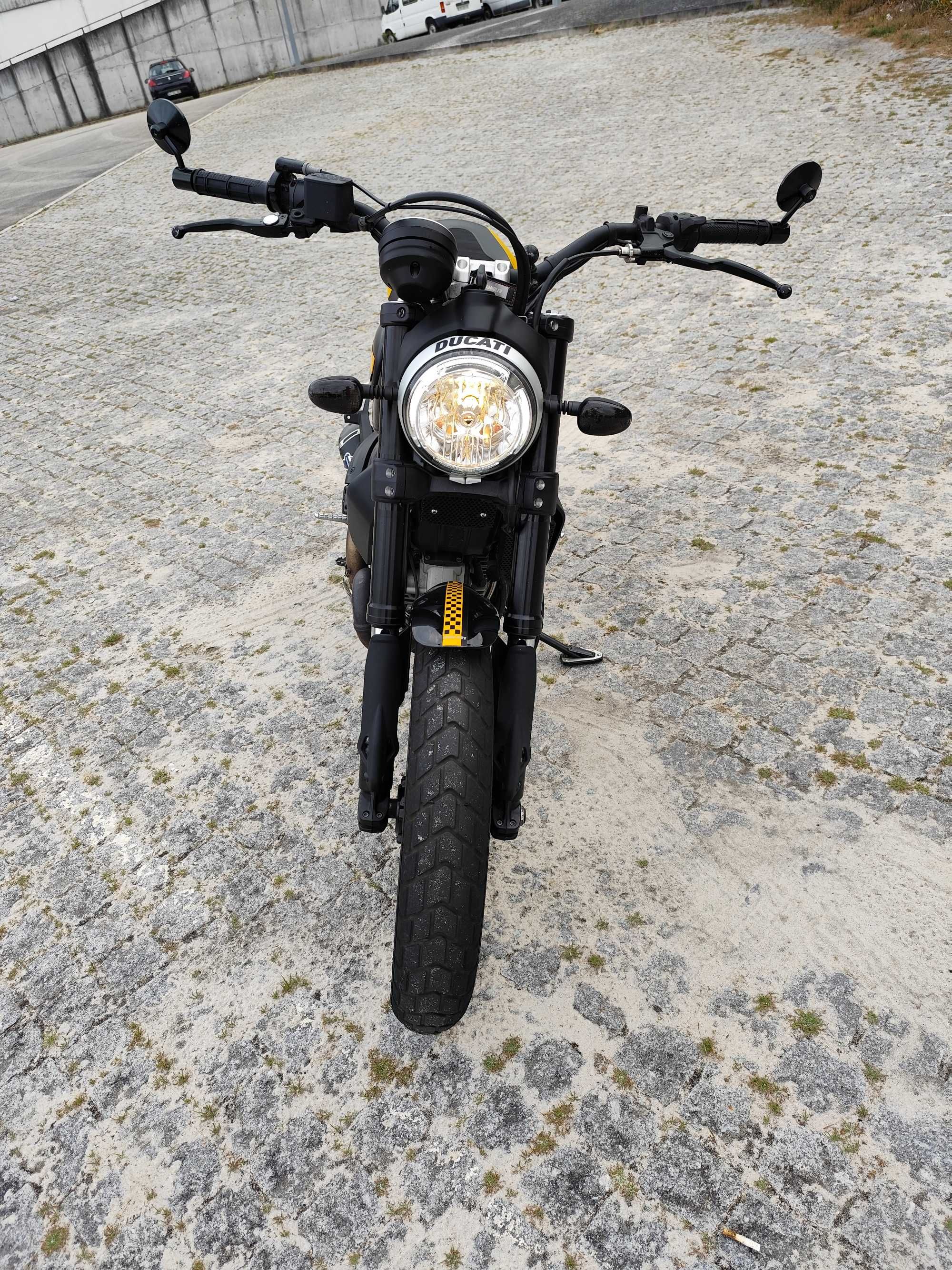 Ducati Scrambler 800 Full Trotthle