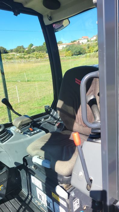 Mini giratória yanmar 2.6 como nova