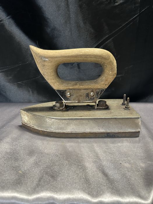 Żelazko Elektryczne Pierwszy Model Elektrycznego Żelazka, Retro
