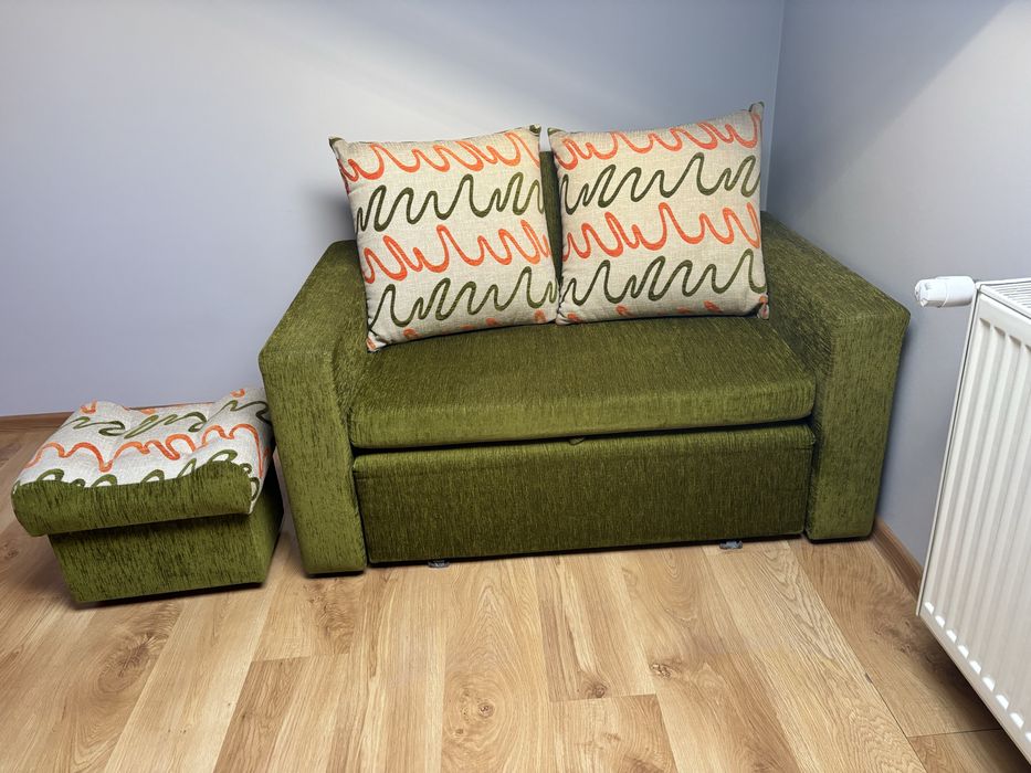 Kanapa rozkładana i pufa