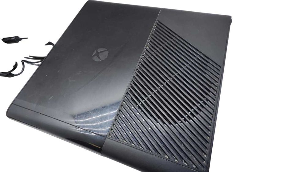 Konsola Xbox 360 E 500GB - 2x pad - kinect - 4x gra - MEGA ZESTAW