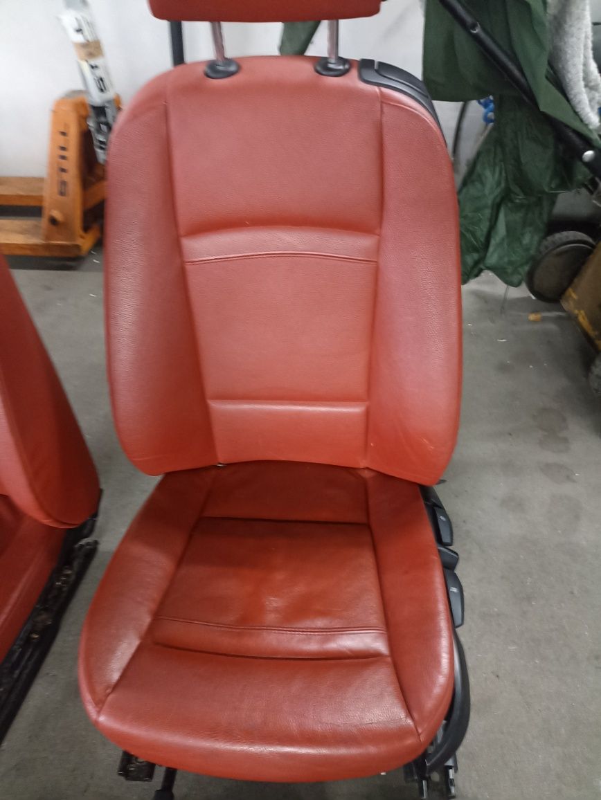 Fotele komplet foteli BMW E92 manualne czerwona skóra jeep terenówka