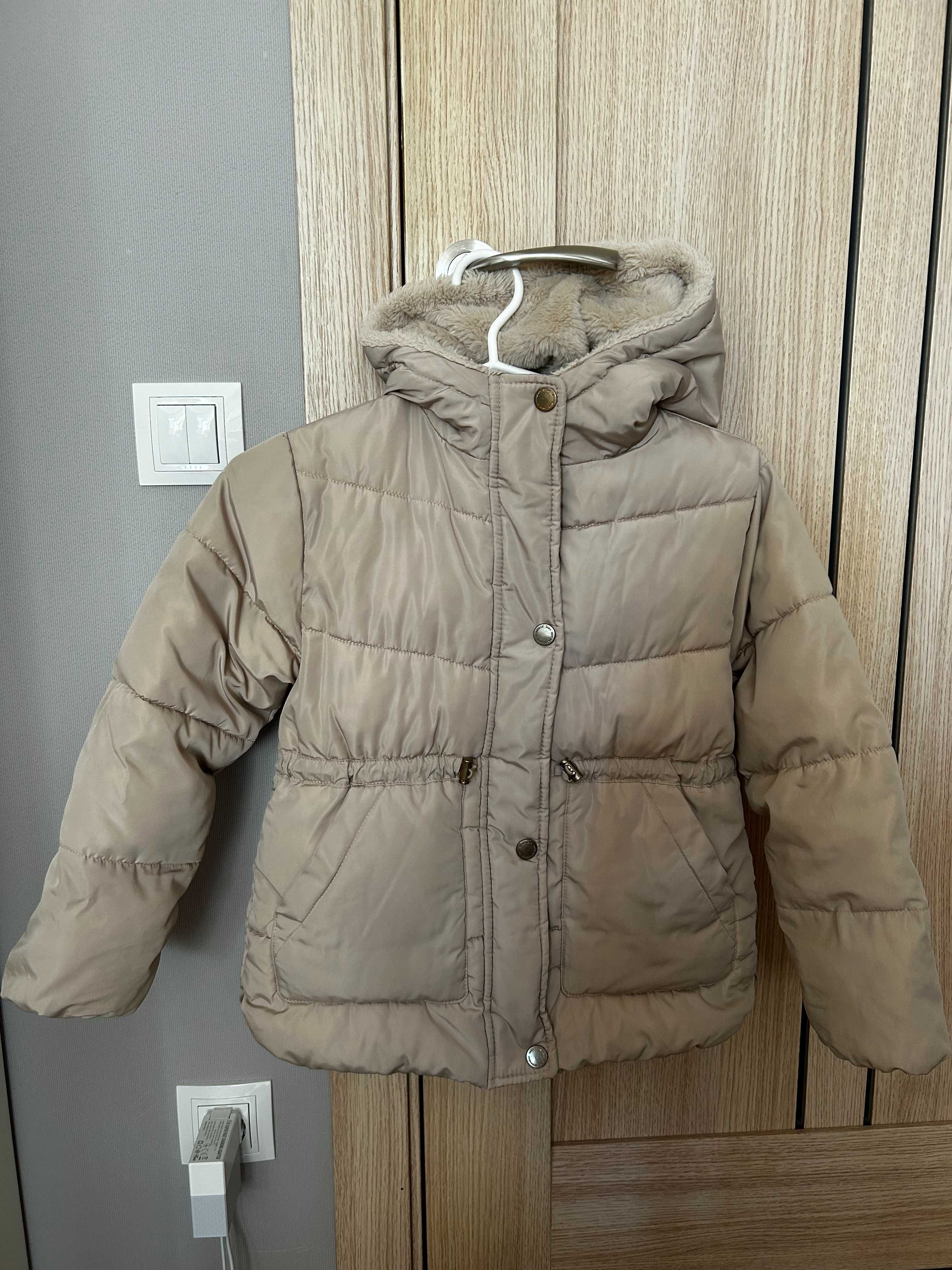 Куртка ZARA на дівчинку, розмір 128
