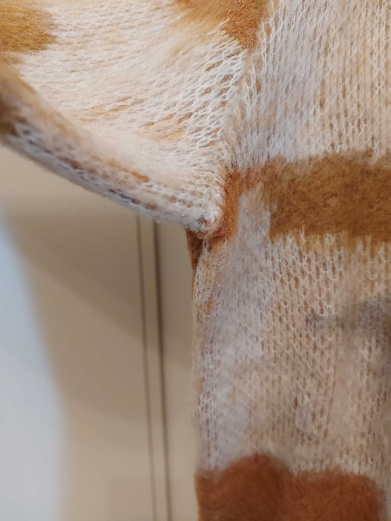 Sweter Reserved Kolorowy wzór uniseks na jesień