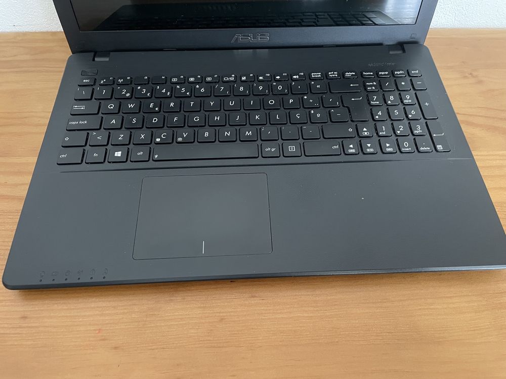 Asus x552l + monitor 19”
