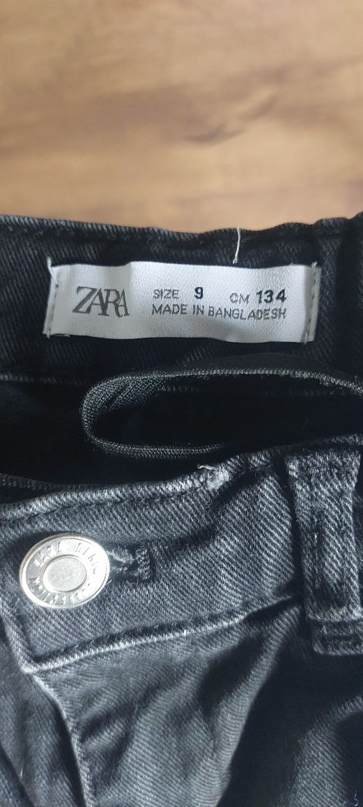 Dżinsy  Zara 134cm z oryginalnymi przetarciami