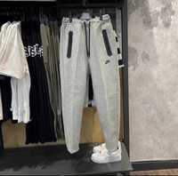 Чоловічі штани Nike Tech Fleece Sportswear DQ4312-063 сірі