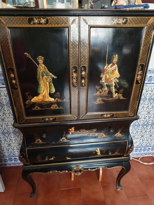 Móvel chinês antigo pintado a mão