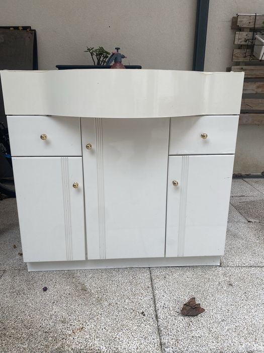 Moveis torneiras e bide casa de banho