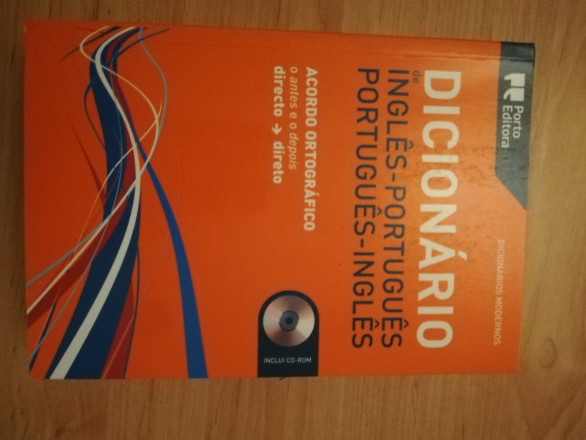 Dicionários de inglês e francês