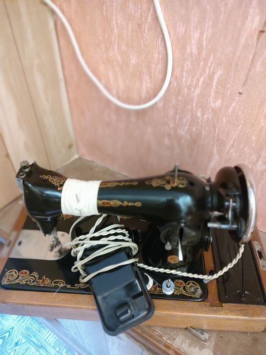 Єлектрична швейна машинка Подольска