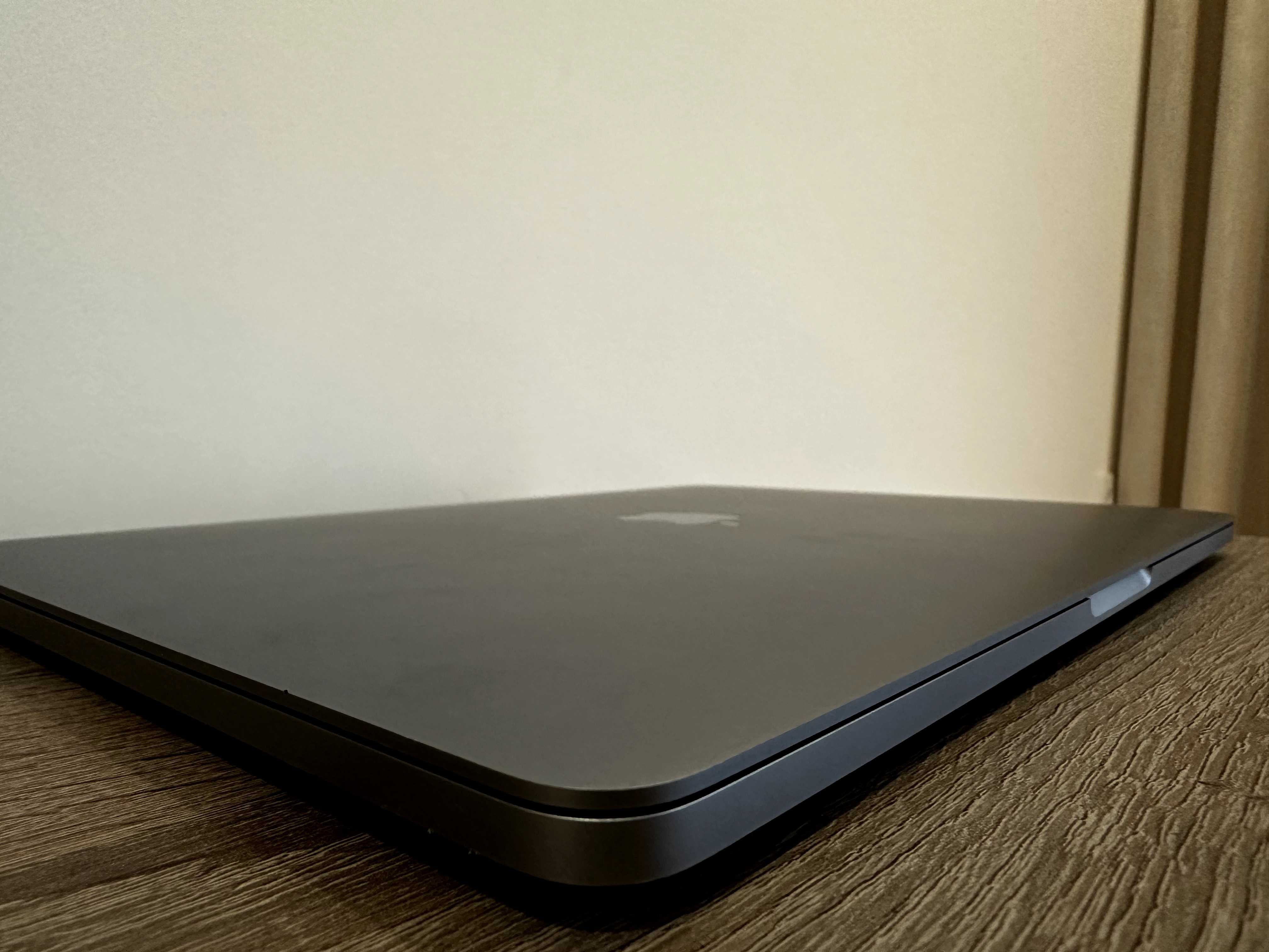 MacBook Pro 13" i5 Quad-Core, 8GB RAM