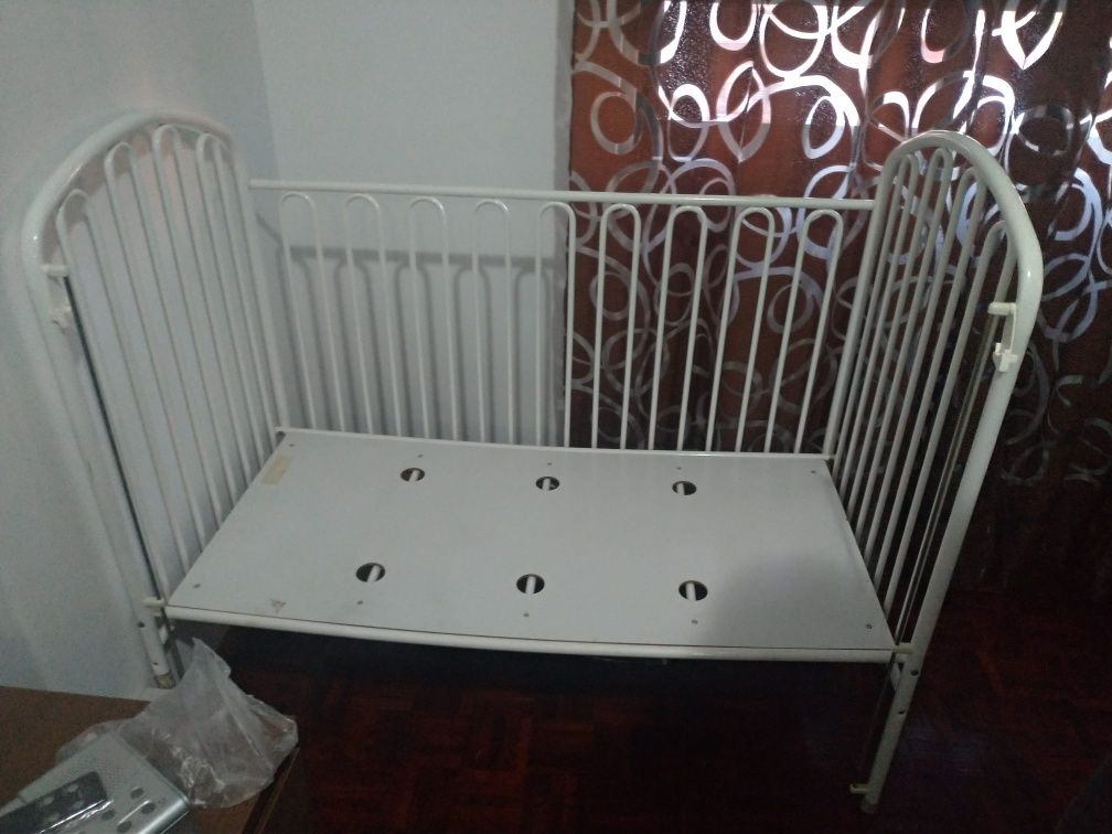 Cama de grades branca