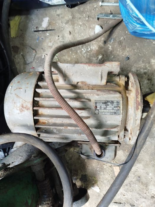Smarowica i dwa silniki elektryczne