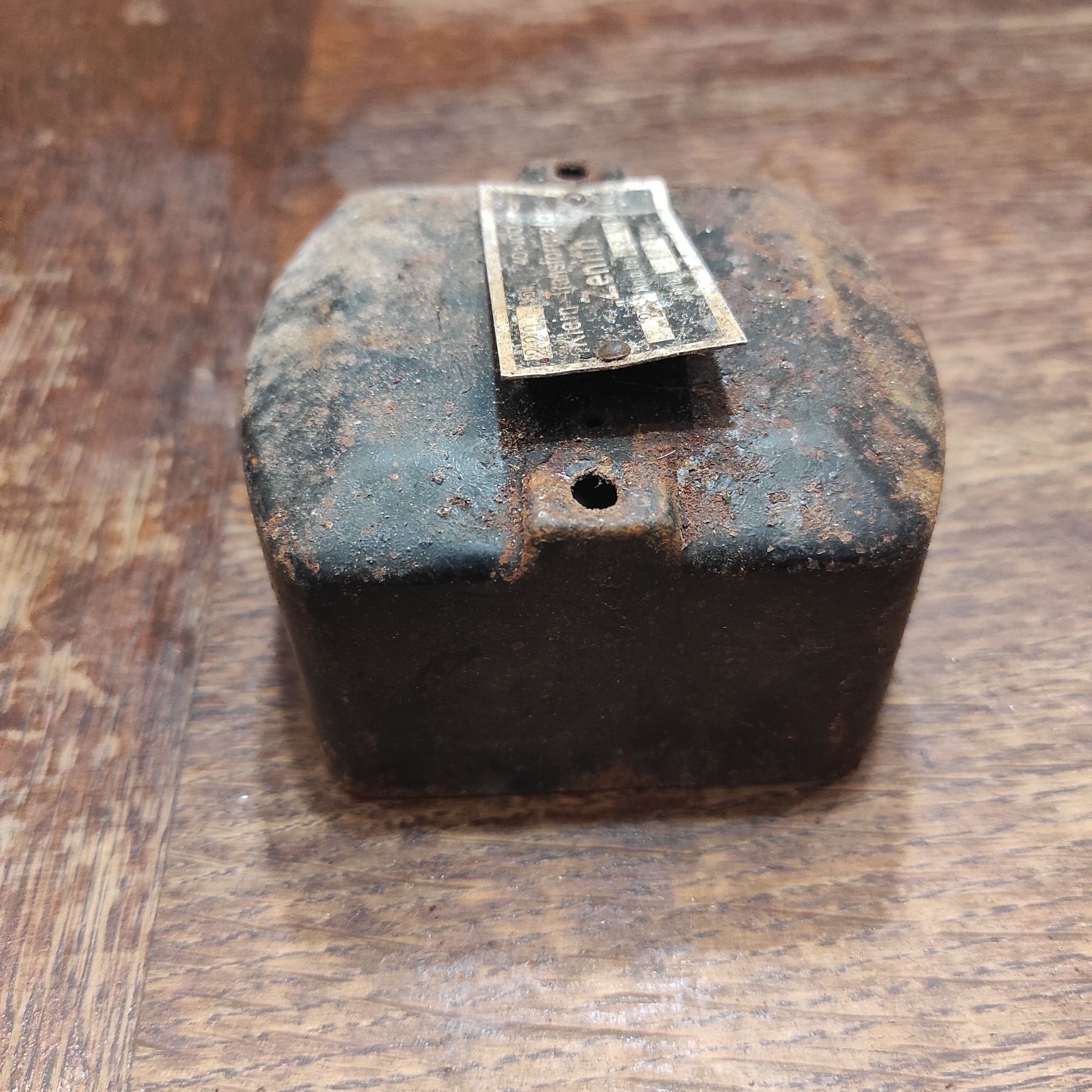 Stara niemiecka obudowa małego transformatora Zenit 1948