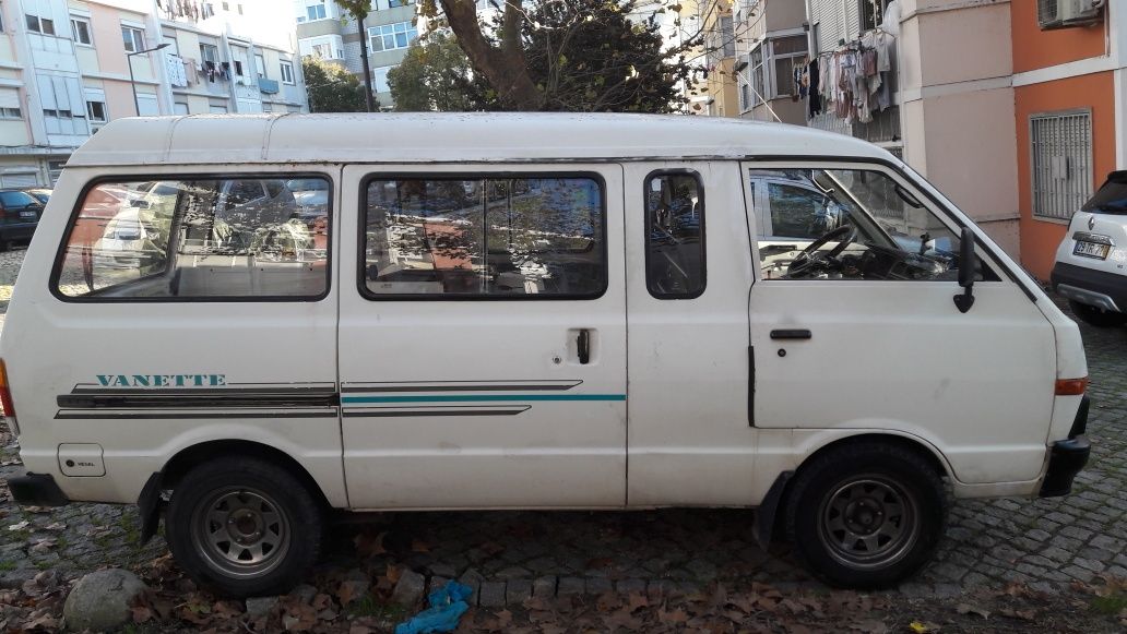 Nissan vanette..