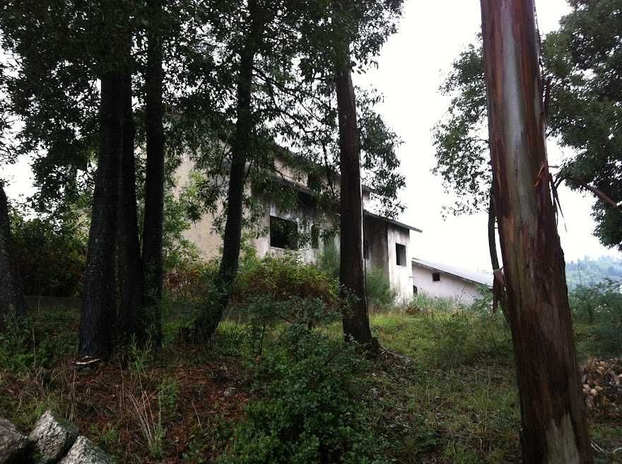 moradia t4 em construcao em lugar de folgosa  parada de todeia