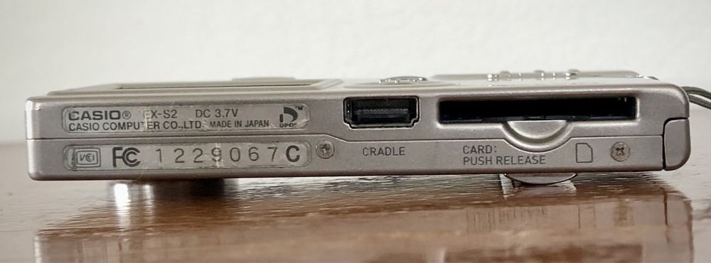 Ekskluzywny aparat cyfrowy CASIO Exilim Wearable Card Camera EX-S2 JAP