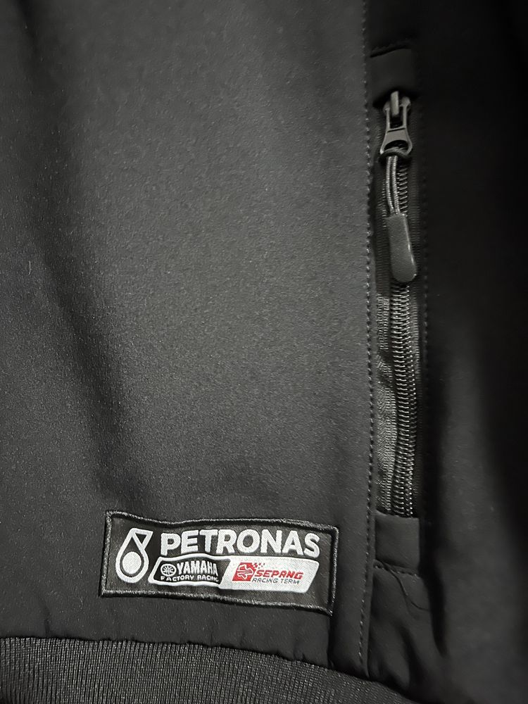 Vendo casaco petronas