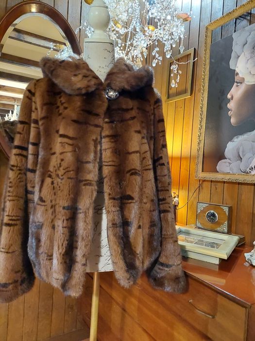 Casaco em pêlo vison com capuz