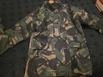 Impremeavel camuflado novo