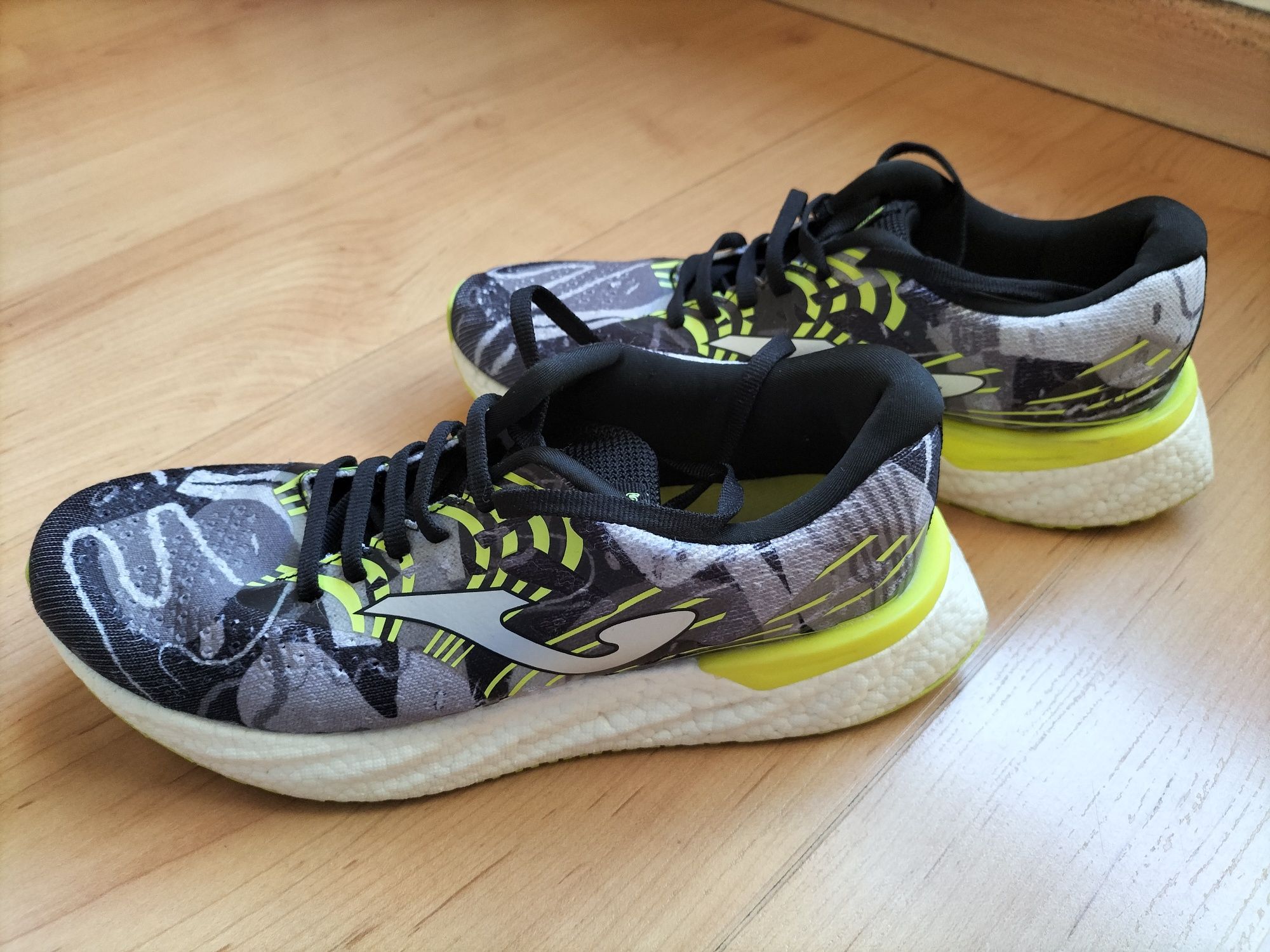 Tênis corrida Joma