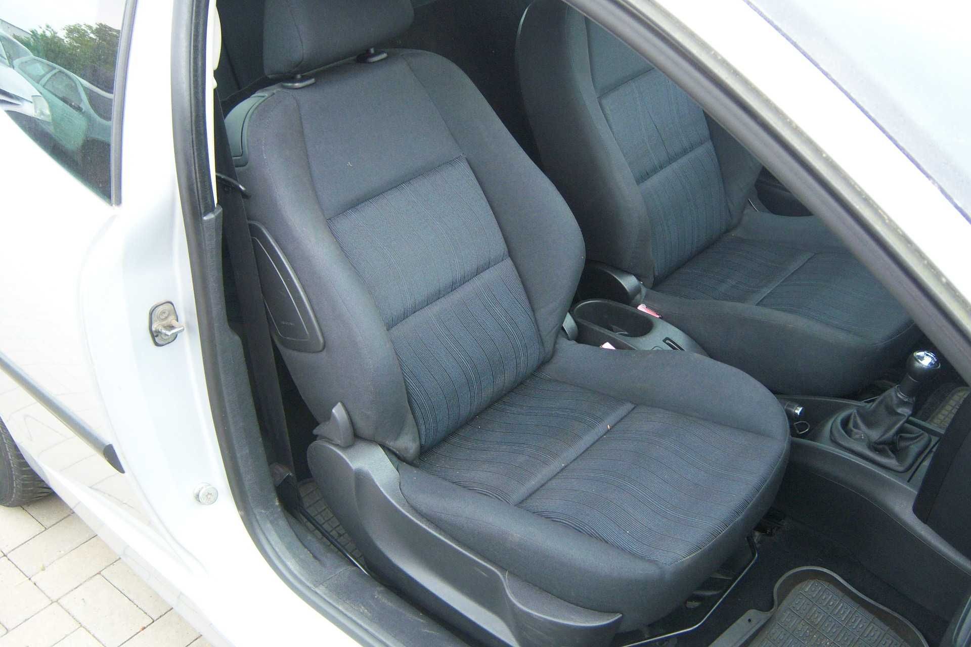 Peugeot 207 3d fotele komplet