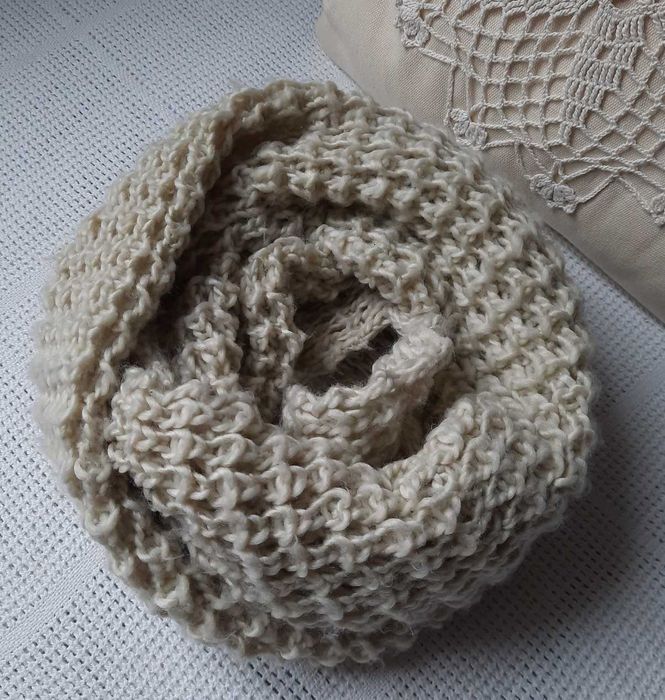 Gruby ciepły beżowy komin wełniany pleciony szal tuba tunel