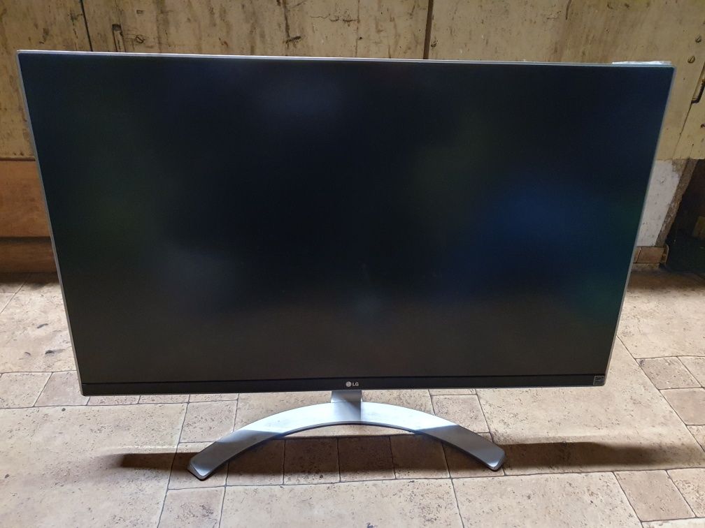 Monitor LG HDMI DP 4K