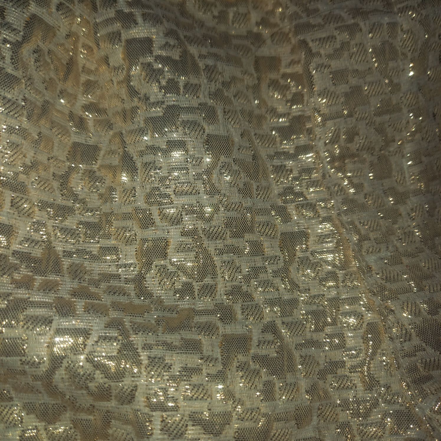 Złote spodenki eleganckie