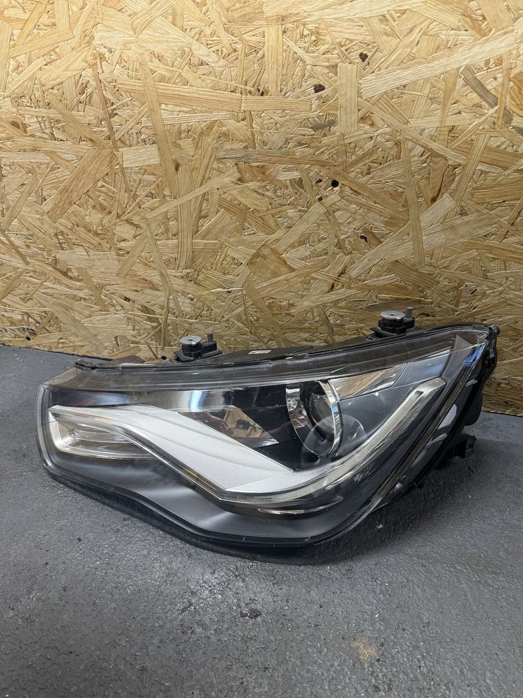 Lampa lewy przód audi a1 8X xenon