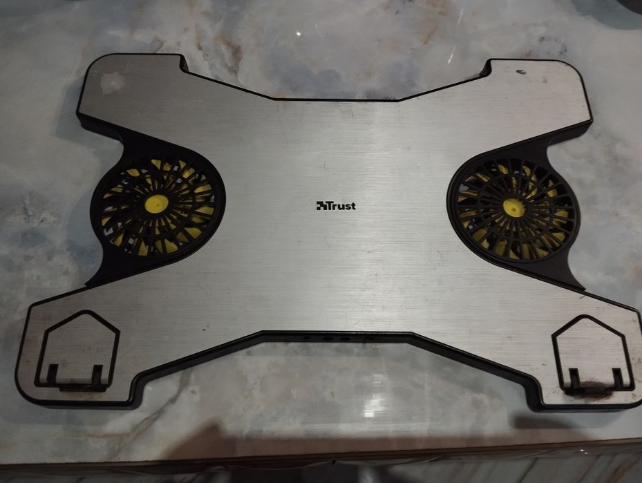 Підставка під ноутбук