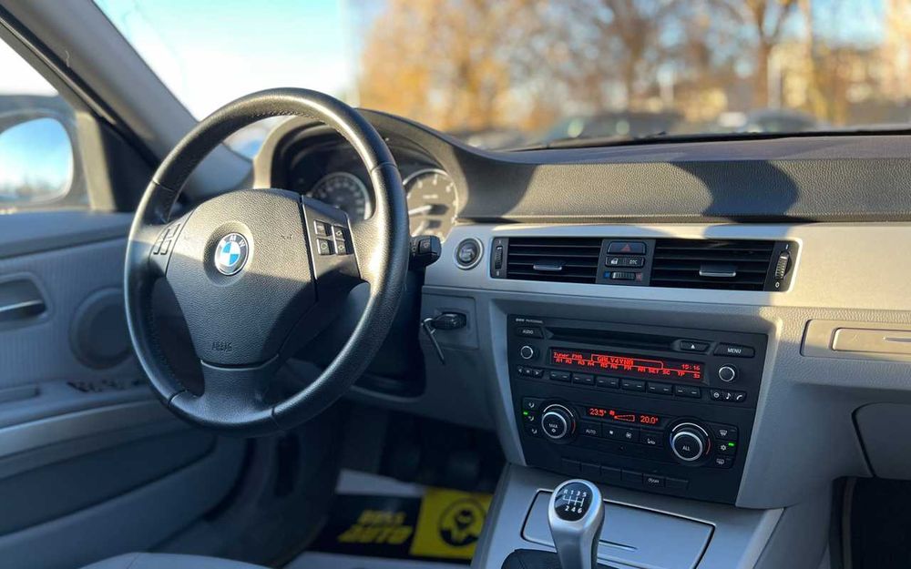 BMW 320 I 2010 рік