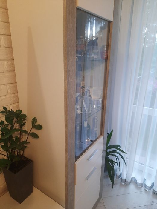 Komoda i witryna szara