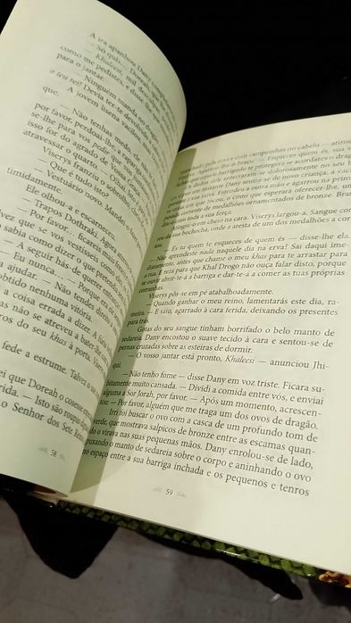 Daenerys, A Mãe dos Dragões - George R. R. Martin