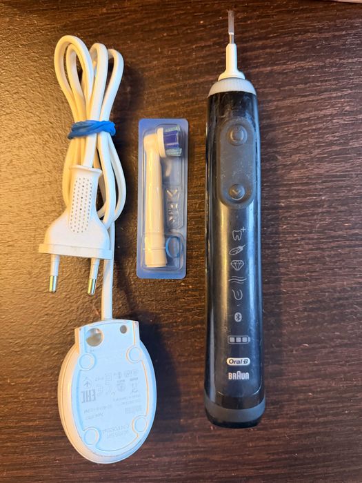 Szczoteczka Oral-B Genius + ładowarka + końcówka