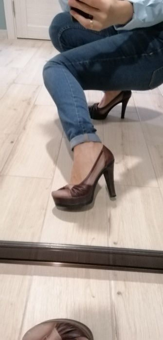 Жіночі шкіряні туфлі на каблуку