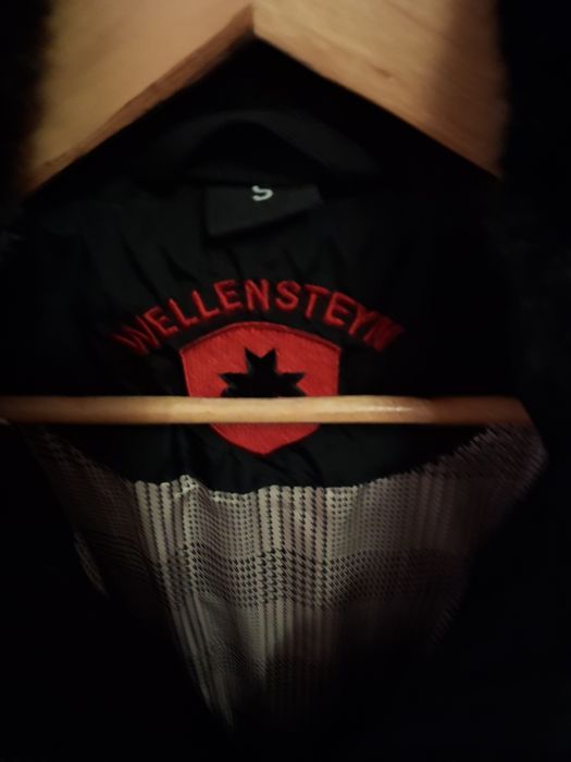 Зимовий жіночий пуховик