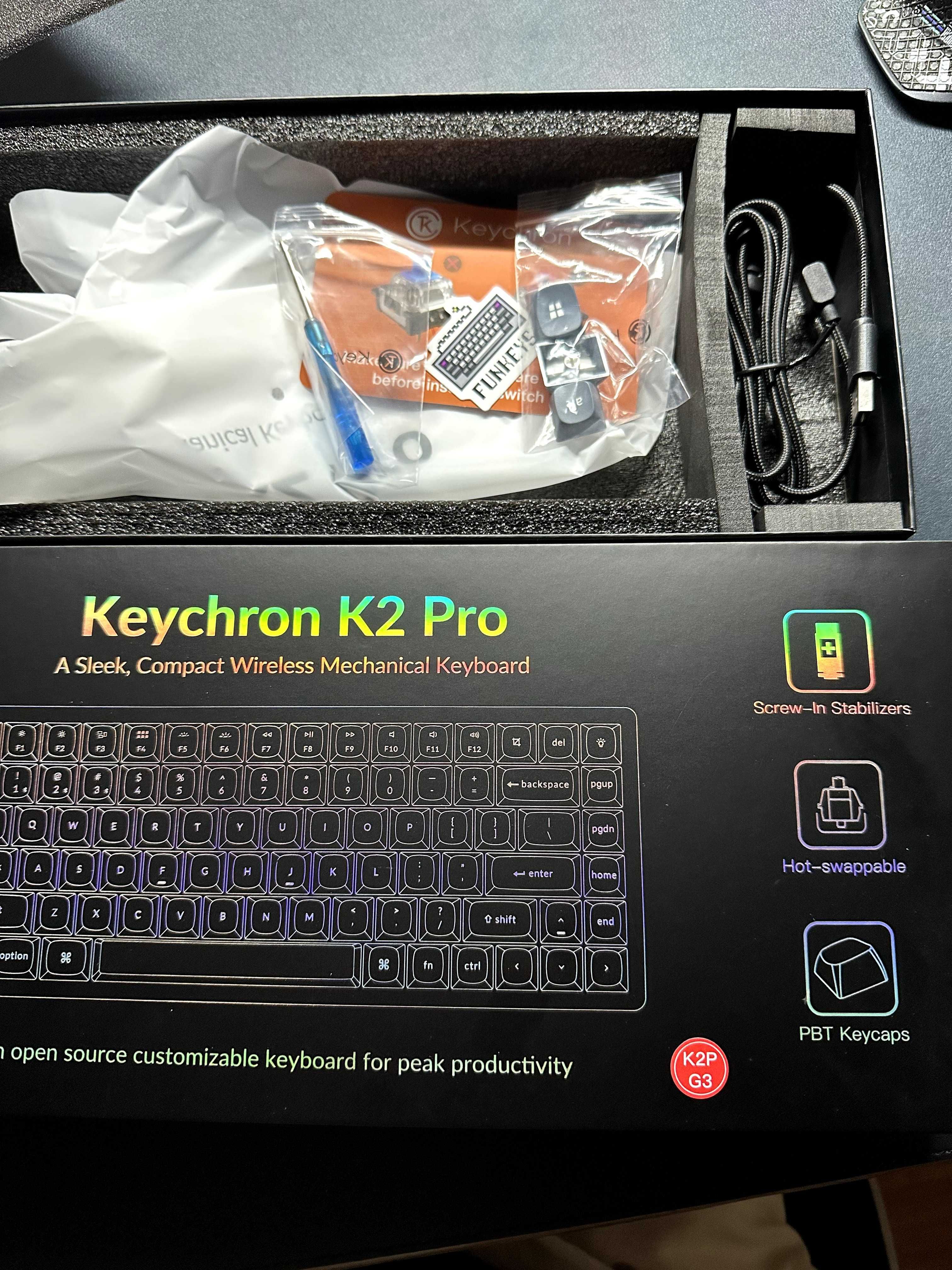 keychron k2 pro brown switch. white backlight