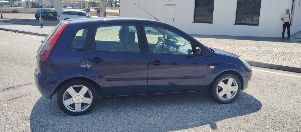 Ford fiesta 2002 a gasóleo 35345 kilometros