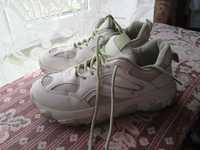 Продам біло зелені кросівки