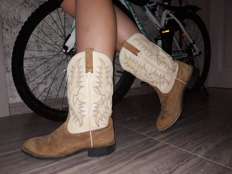 Шкіряні вінтажні ковбойські чоботи