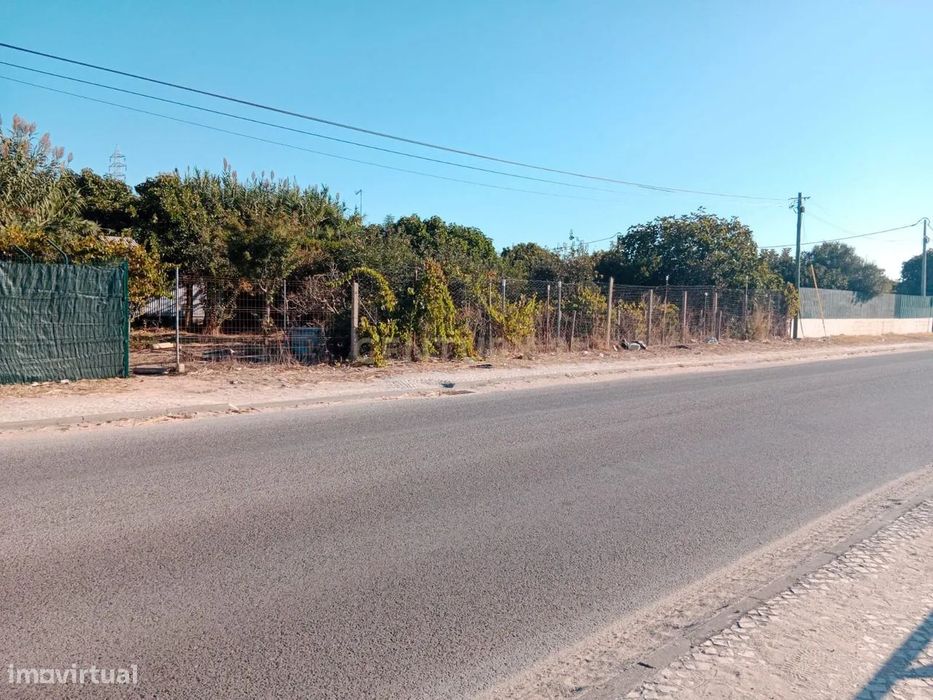 Terreno Rustico junto ao Forum Almada