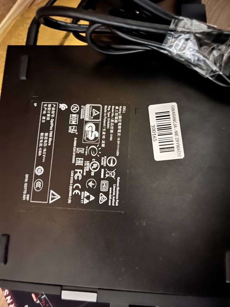 Sprzedam komputer Dell Optiplex 7060 z monitorem, klawiaturą i myszką!