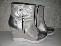 Sneakersy srebne na koturnie r.40
