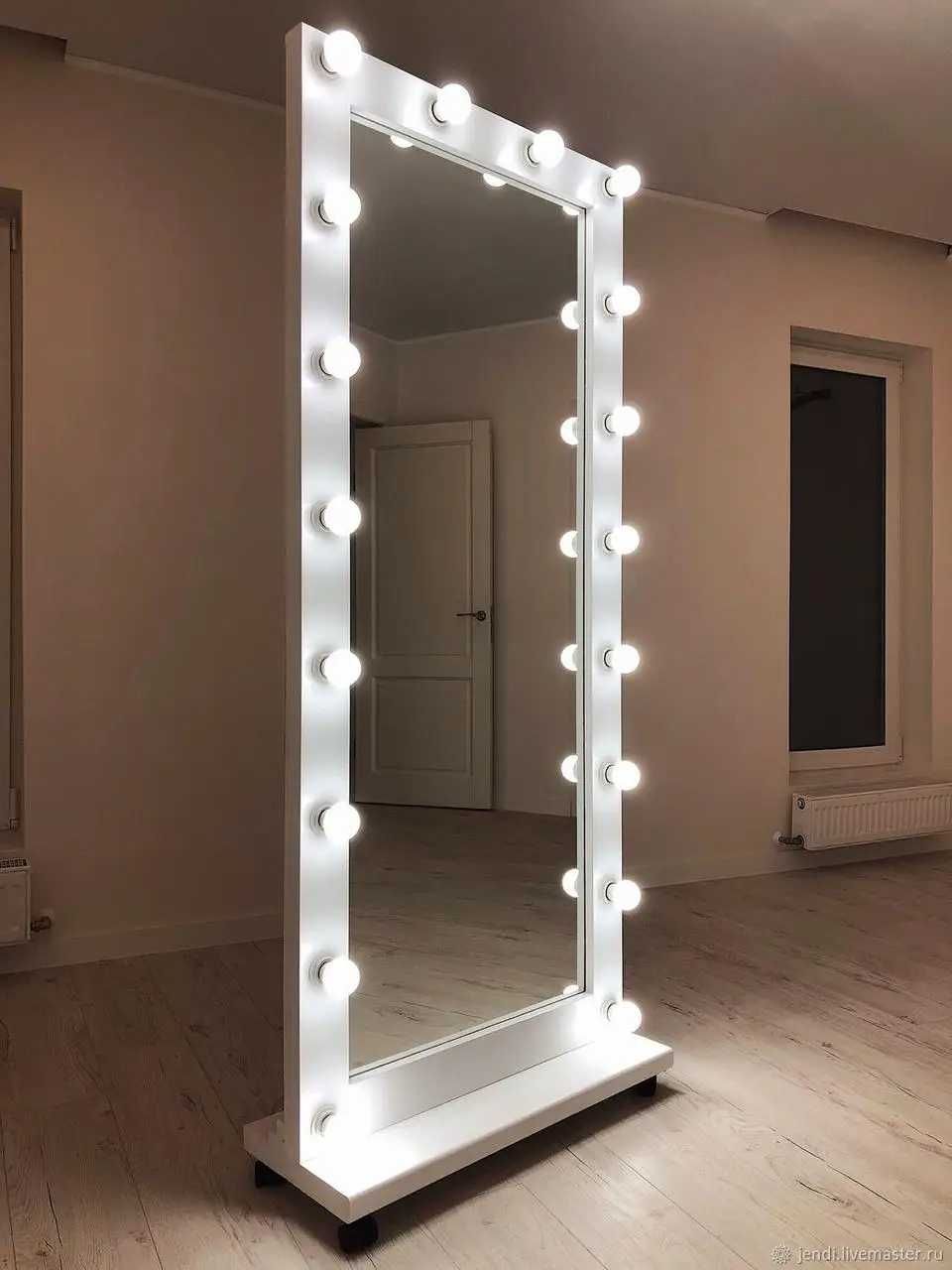 Большое гримерное зеркало в раме с подсветкой.Макияжное зеркало 180х70